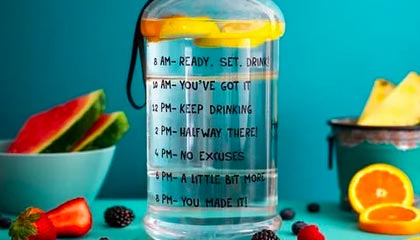 德甲之战，拜仁4-0完胜纽伦堡，穆勒进攻侧翼表现出色