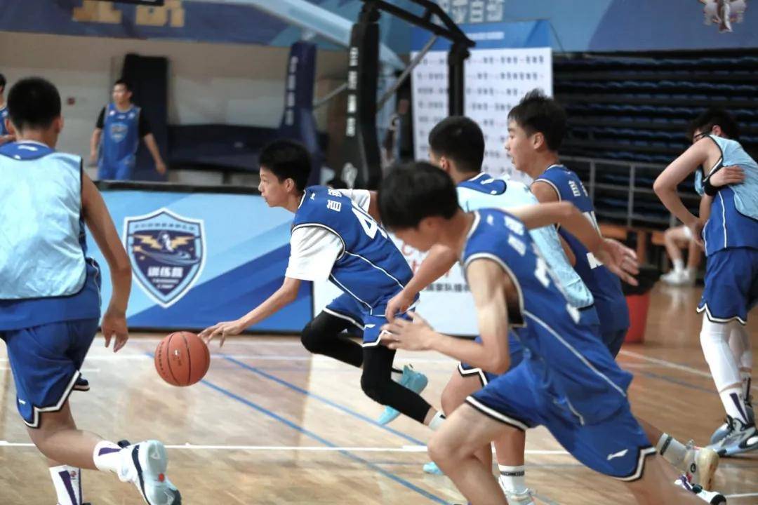 中国篮球训练营吸引大量青少年参与